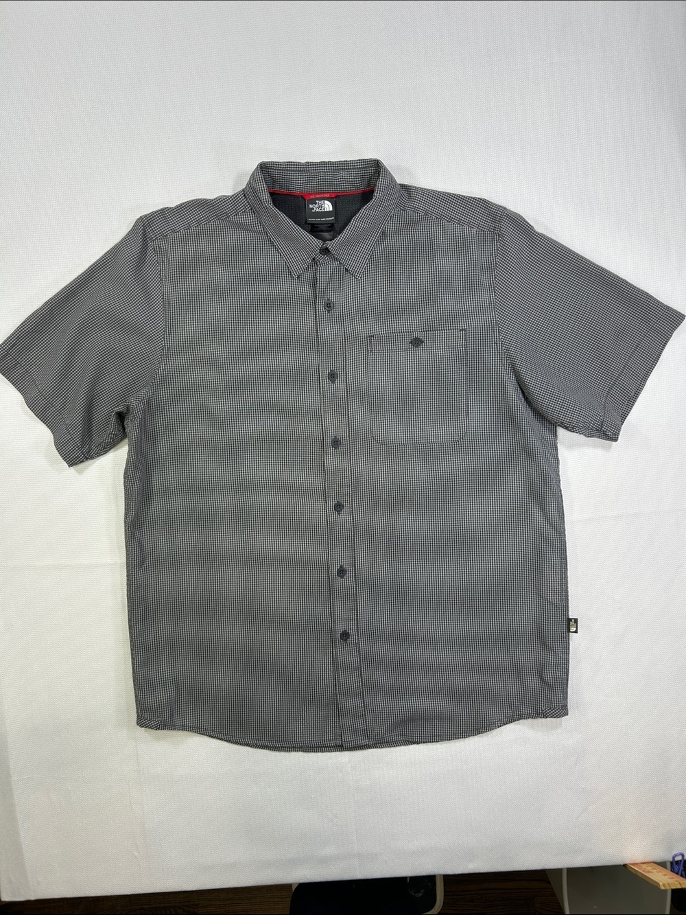 The North Face Large Short Sleeve Button Front Shirt Gray Check Outdoor Travel